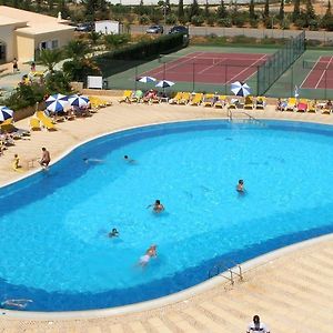 Oasis Parque Country Club